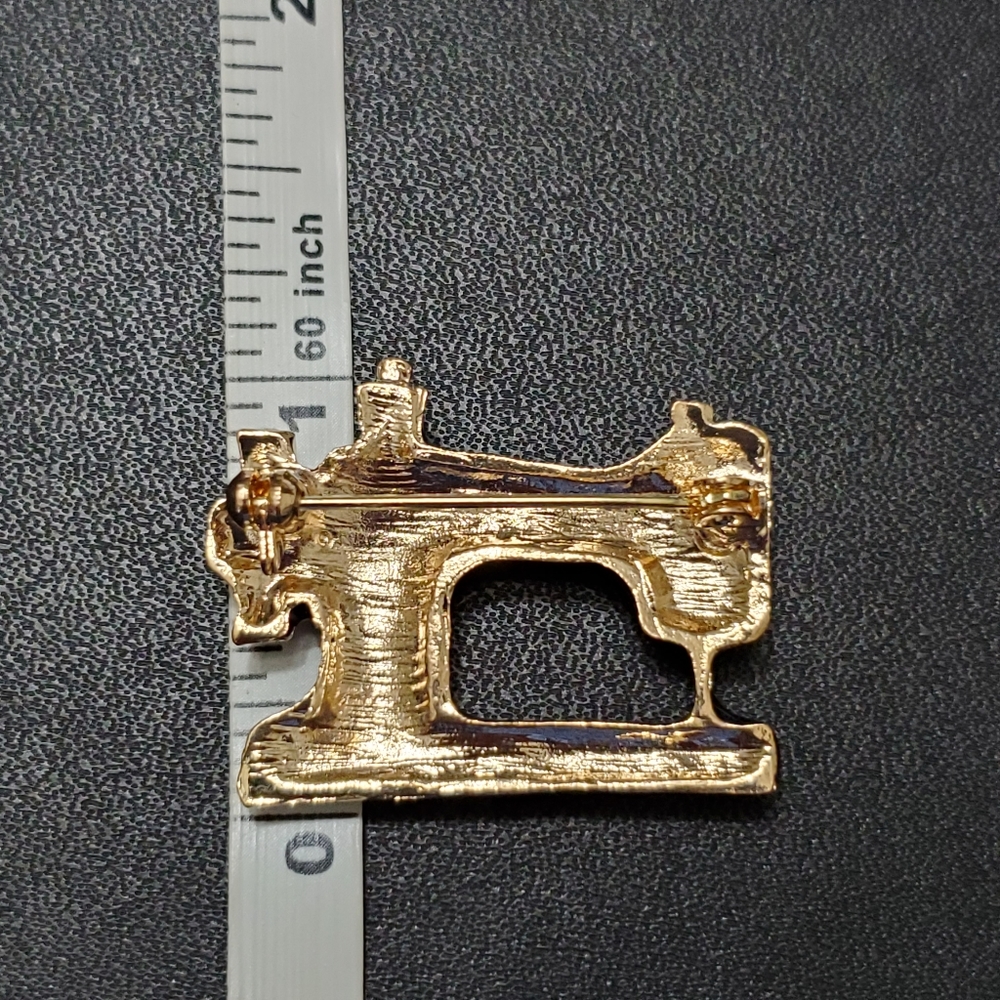 *Sale* Black enamel sewing machine brooch - Picture 5 of 7